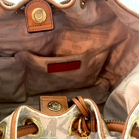 Authentic Michael Kors summer bag - Picture 3 of 6